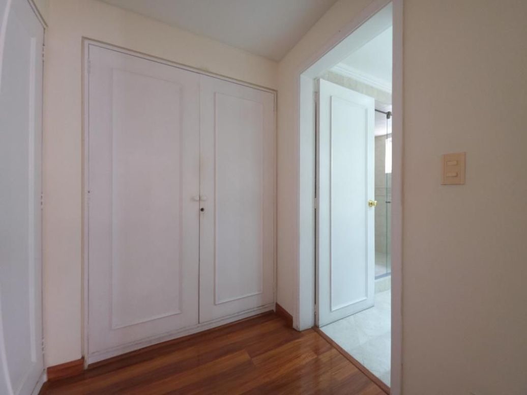 Apartamento de 3 alcobas en venta en Santa Barbara Central, Bogotá, 175 m² · foto 16 de 20