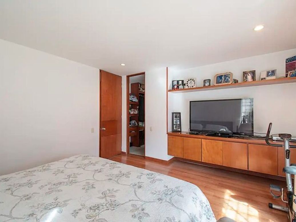 Apartamento de 3 alcobas en venta en Cr Versalles, Bogotá, 180 m² · foto 3 de 13