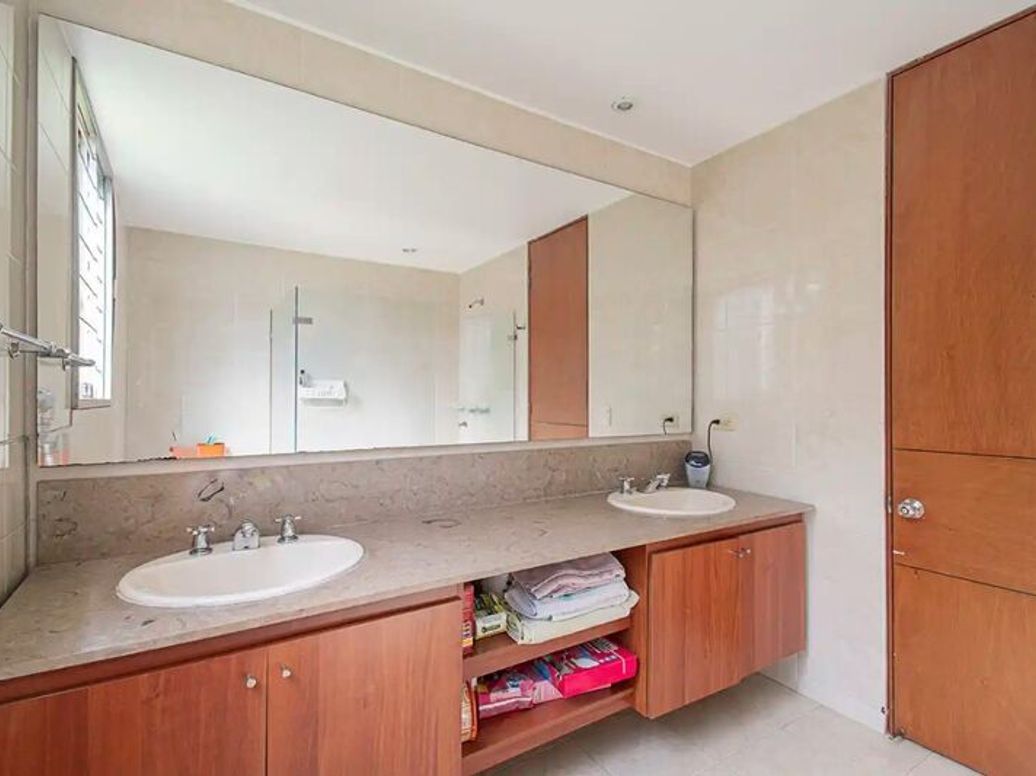 Apartamento de 3 alcobas en venta en Cr Versalles, Bogotá, 180 m² · foto 8 de 13