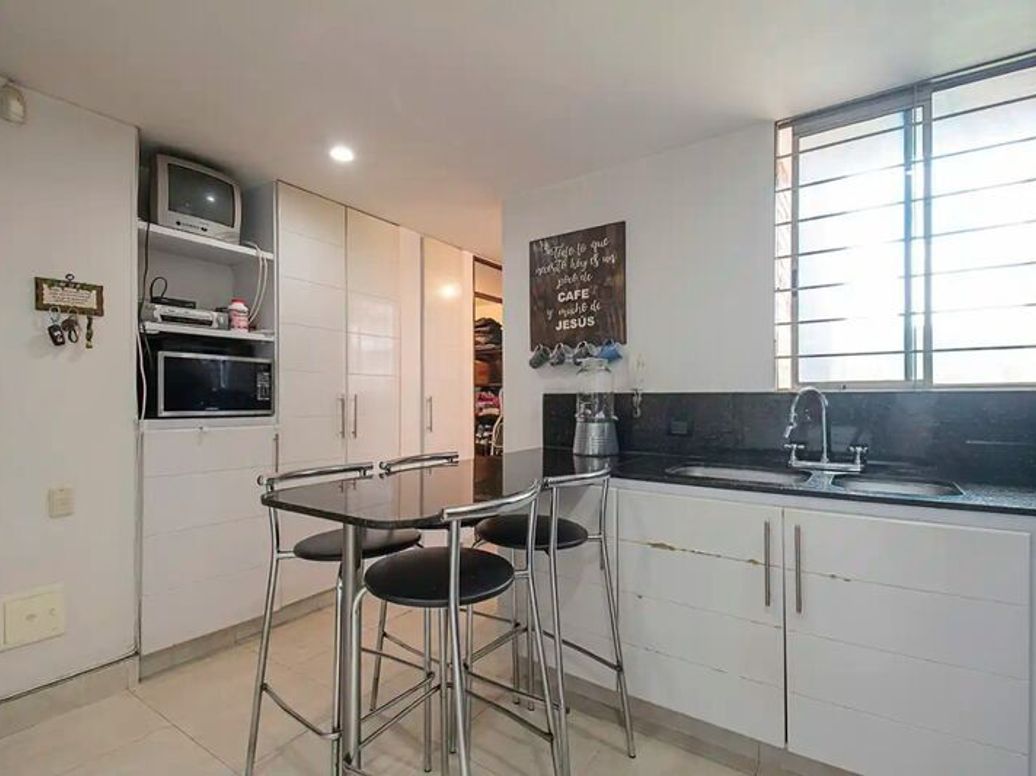 Apartamento de 3 alcobas en venta en Cr Versalles, Bogotá, 180 m² · foto 11 de 13