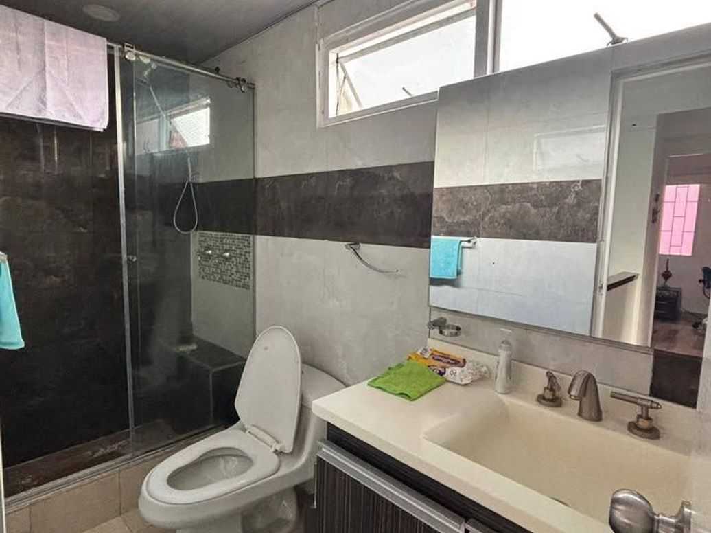 Casa de 6 alcobas en venta en Bolivia, Bogotá, 263 m² · foto 4 de 9