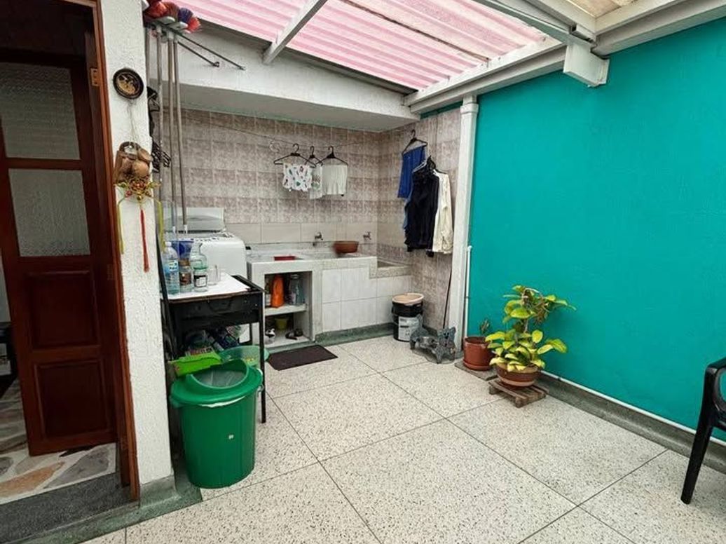 Casa de 6 alcobas en venta en Bolivia, Bogotá, 263 m² · foto 8 de 9