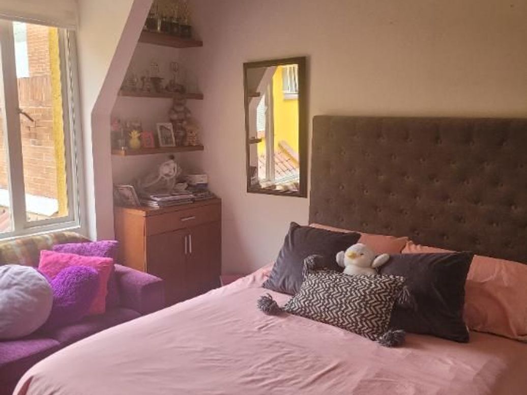 Casa de 5 alcobas en venta en San Patricio, Bogotá, 194 m² · foto 9 de 14