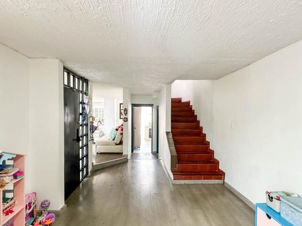 Casa de 3 alcobas en venta en El Batan, Bogotá, 156 m² · foto 3 de 15