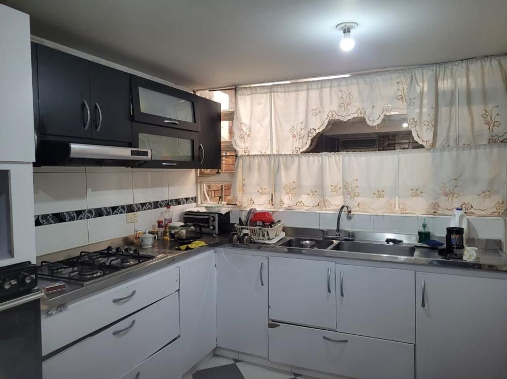 Casa de 4 alcobas en venta en Estoril, Bogotá, 243 m² · foto 4 de 12