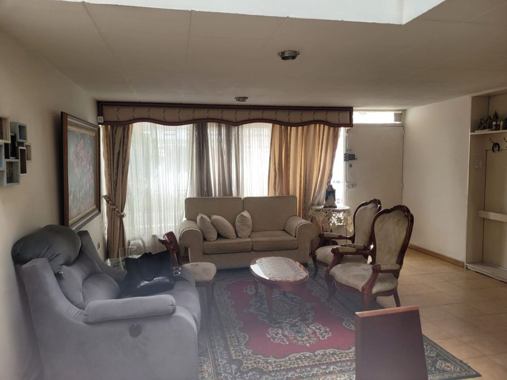 Casa de 4 alcobas en venta en Estoril, Bogotá, 243 m² · foto 2 de 12
