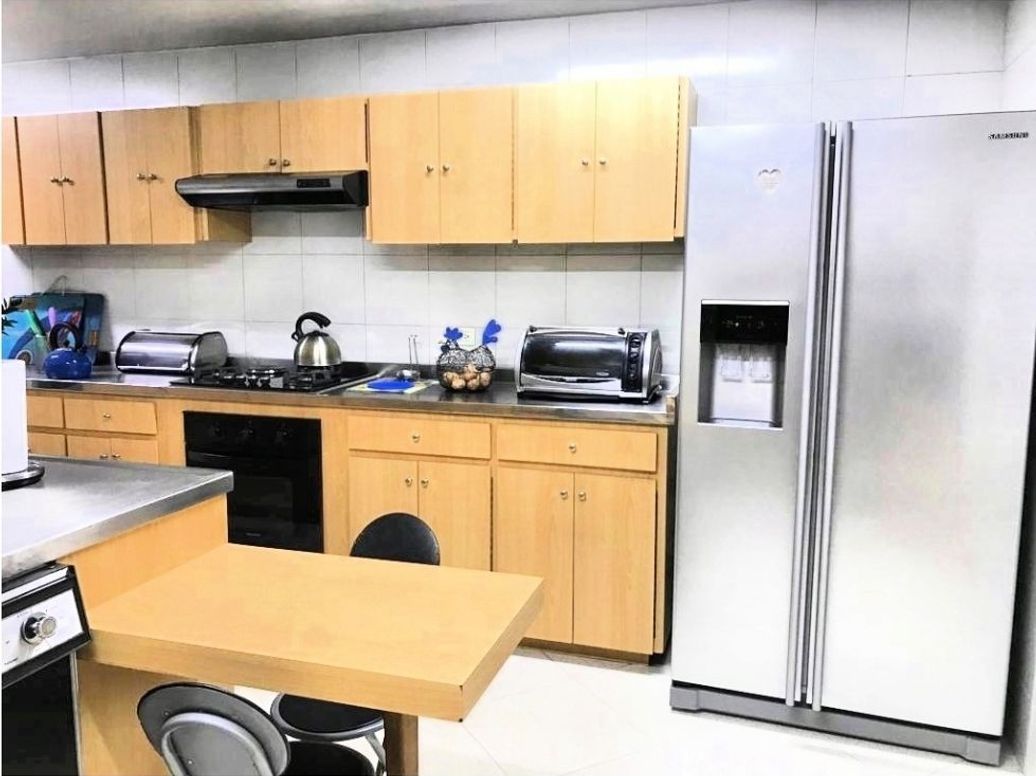 Apartamento de 3 alcobas en venta en Santa Barbara Central, Bogotá, 176 m² · foto 6 de 11