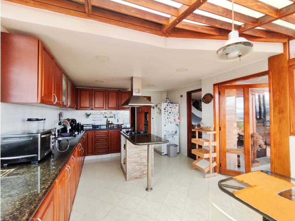 Casa de 4 alcobas en venta en Cedro Salazar, Bogotá, 232 m² · foto 6 de 20