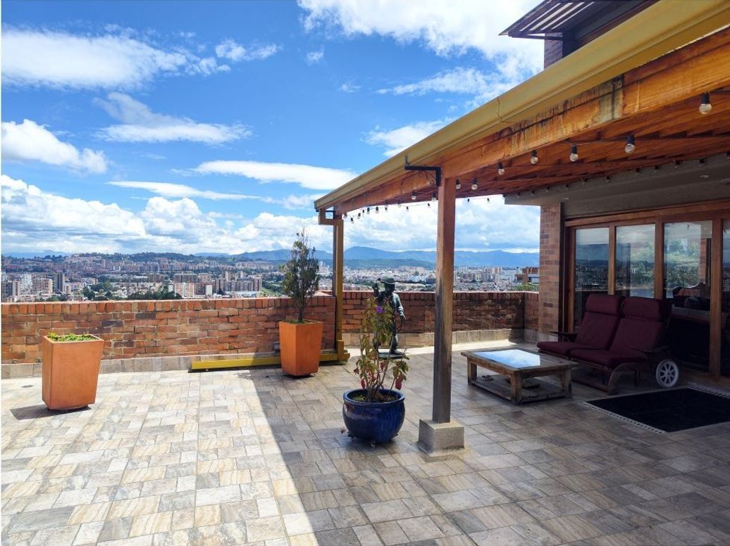 Casa de 4 alcobas en venta en Cedro Salazar, Bogotá, 232 m² · foto 2 de 20