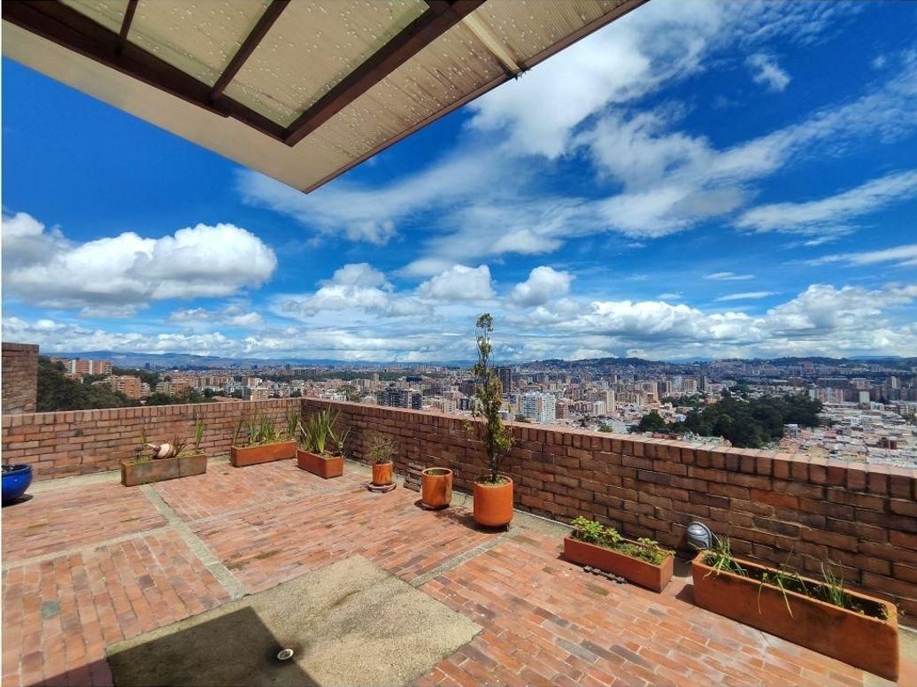 Casa de 4 alcobas en venta en Cedro Salazar, Bogotá, 232 m² · foto 3 de 20