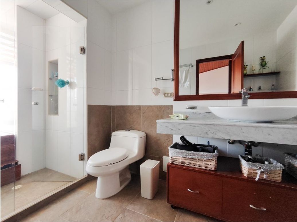 Casa de 4 alcobas en venta en Cedro Salazar, Bogotá, 232 m² · foto 14 de 20