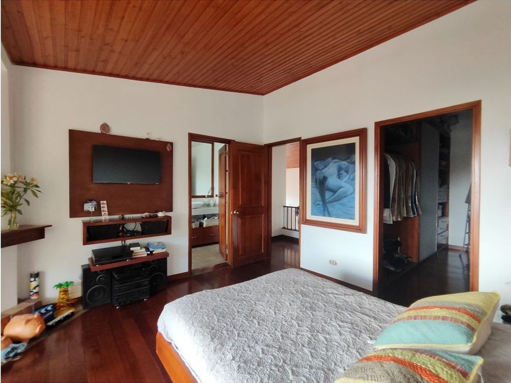 Casa de 4 alcobas en venta en Cedro Salazar, Bogotá, 232 m² · foto 8 de 20