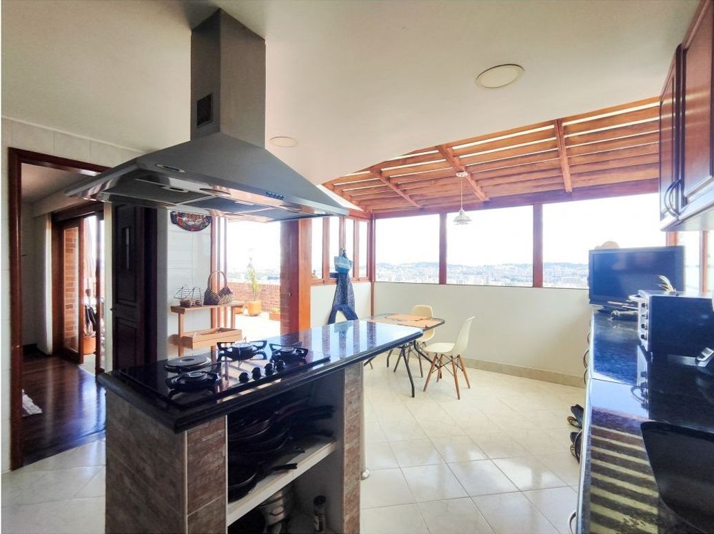 Casa de 4 alcobas en venta en Cedro Salazar, Bogotá, 232 m² · foto 5 de 20