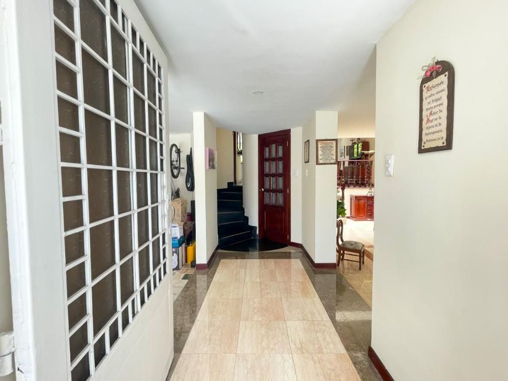 Casa de 6 alcobas en venta en El Rosario, Bogotá, 231 m² · foto 5 de 20