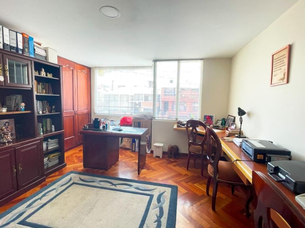 Casa de 6 alcobas en venta en El Rosario, Bogotá, 231 m² · foto 12 de 20