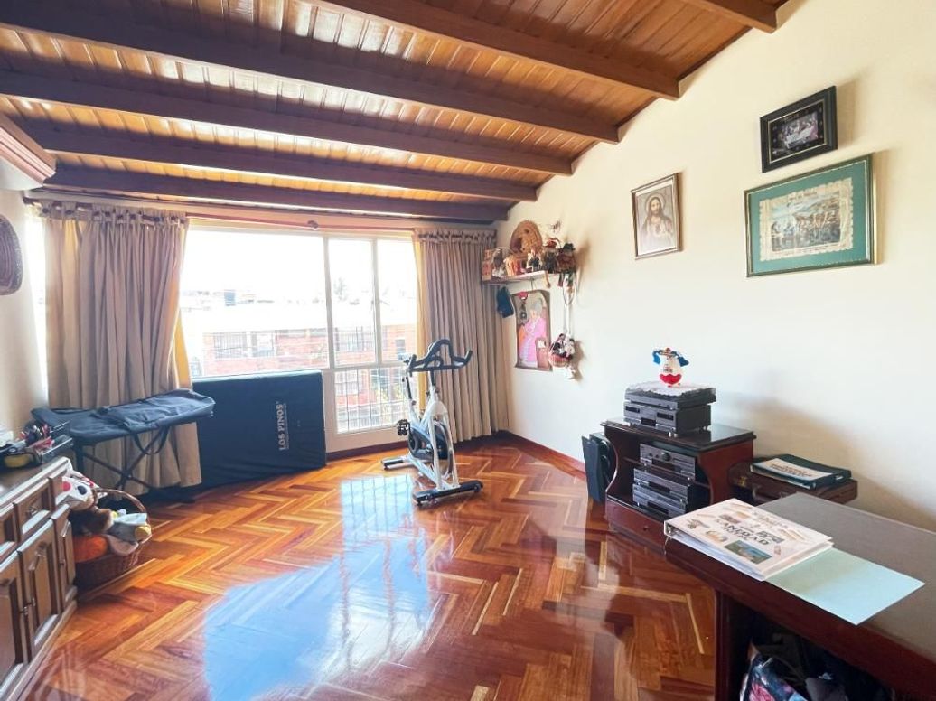 Casa de 6 alcobas en venta en El Rosario, Bogotá, 231 m² · foto 19 de 20