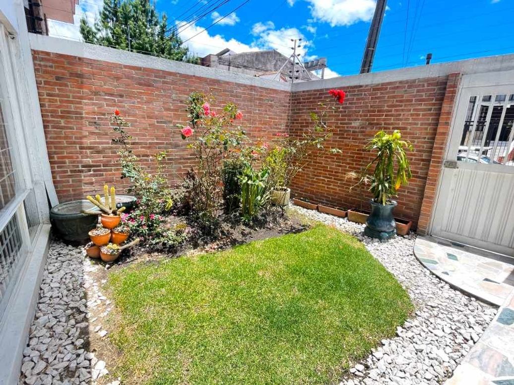 Casa de 6 alcobas en venta en El Rosario, Bogotá, 231 m² · foto 3 de 20