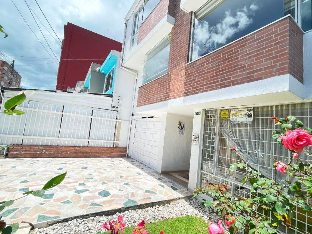 Casa de 6 alcobas en venta en El Rosario, Bogotá, 231 m² · foto 4 de 20