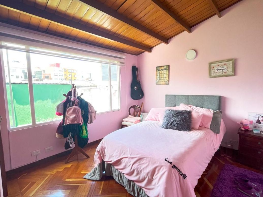 Casa de 6 alcobas en venta en El Rosario, Bogotá, 231 m² · foto 13 de 20