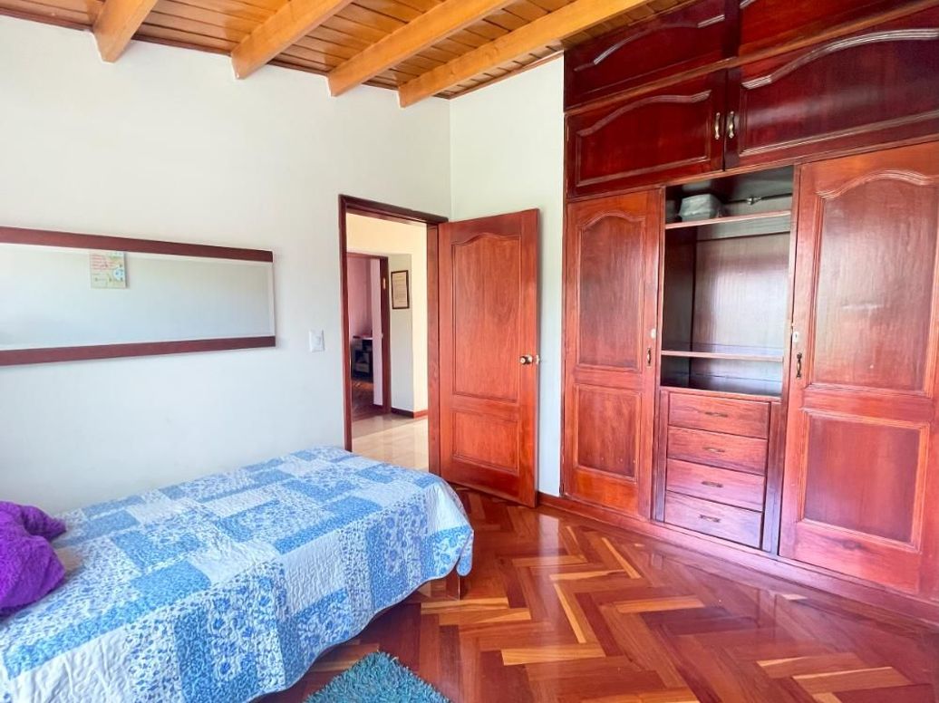 Casa de 6 alcobas en venta en El Rosario, Bogotá, 231 m² · foto 16 de 20