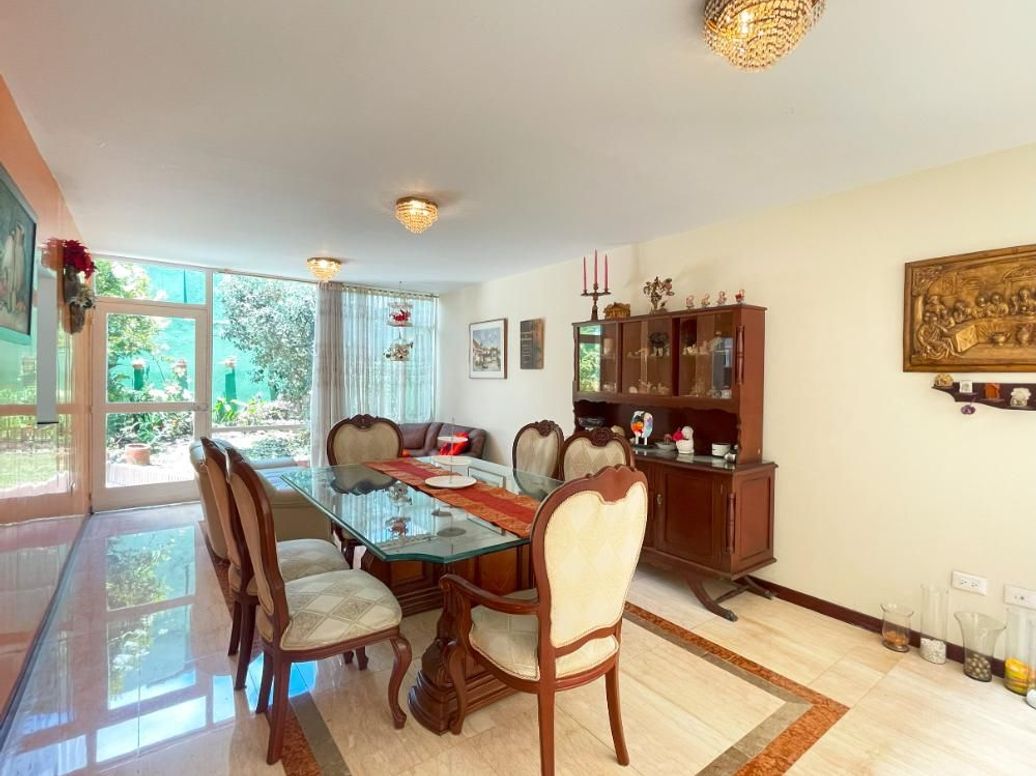Casa de 6 alcobas en venta en El Rosario, Bogotá, 231 m² · foto 8 de 20