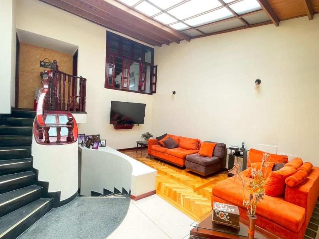 Casa de 6 alcobas en venta en El Rosario, Bogotá, 231 m² · foto 18 de 20
