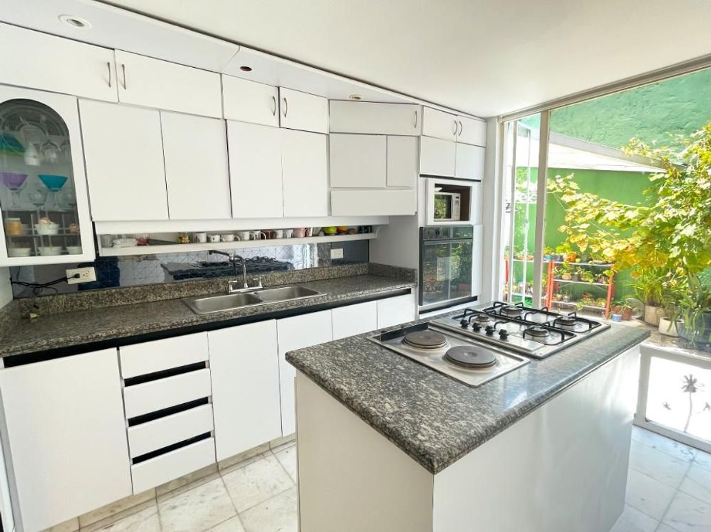 Casa de 6 alcobas en venta en El Rosario, Bogotá, 231 m² · foto 9 de 20