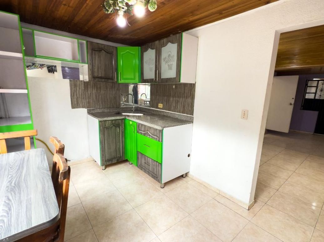 Casa de 6 alcobas en venta en Carvajal, Bogotá, 244 m² · foto 18 de 20
