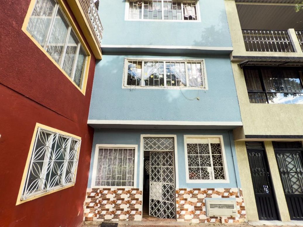 Casa de 6 alcobas en venta en Carvajal, Bogotá, 244 m² · foto 2 de 20