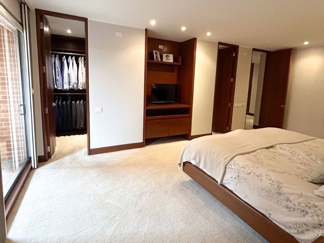 Apartamento de 3 alcobas en venta en Pelodo Del Contry, Bogotá, 315 m² · foto 8 de 14
