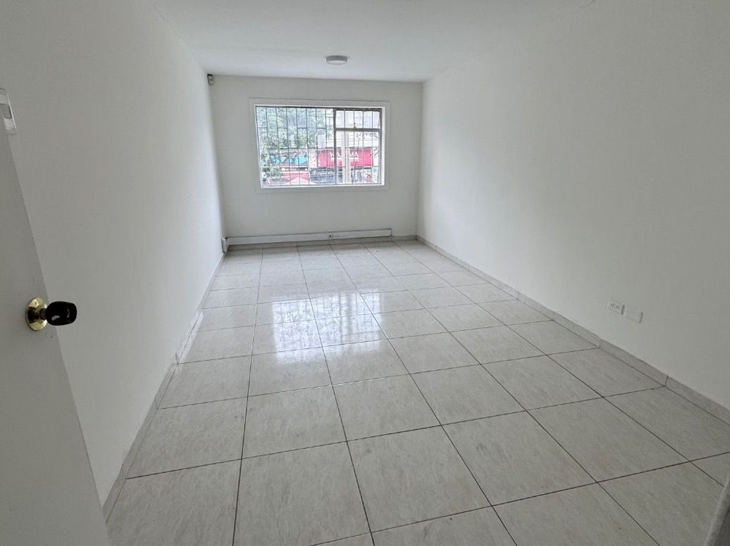 Casa de 6 alcobas en venta en San Felipe, Bogotá, 337 m² · foto 6 de 12