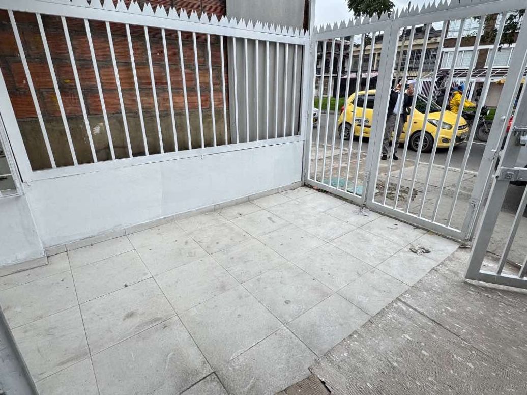 Casa de 6 alcobas en venta en San Felipe, Bogotá, 337 m² · foto 2 de 12