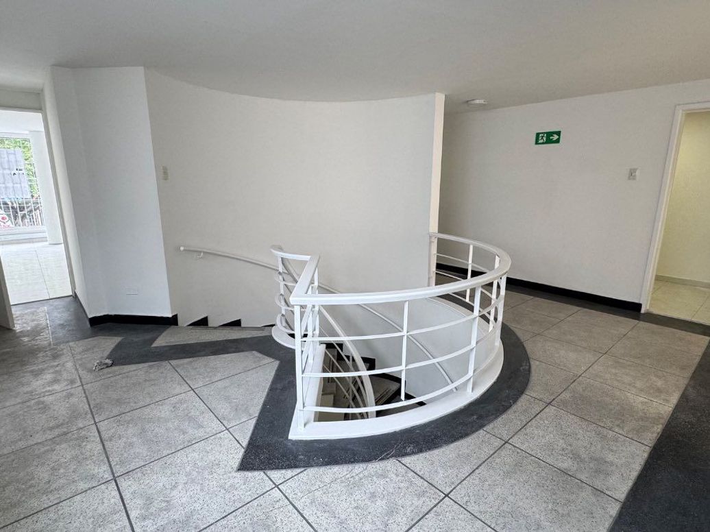 Casa de 6 alcobas en venta en San Felipe, Bogotá, 337 m² · foto 4 de 12