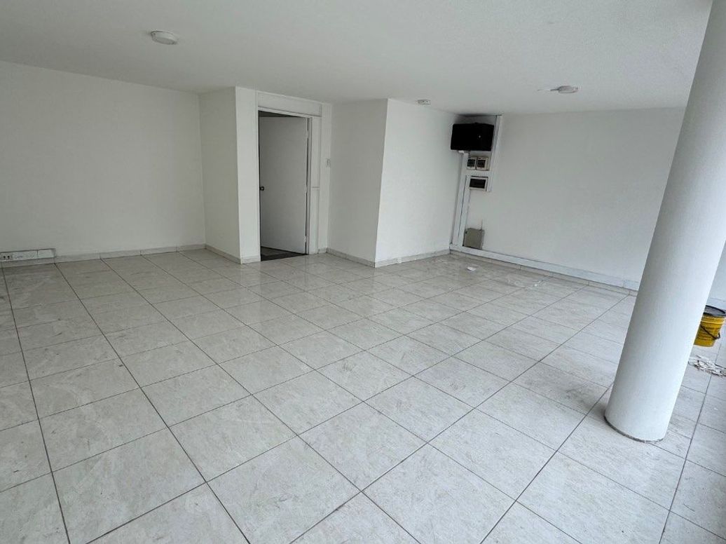 Casa de 6 alcobas en venta en San Felipe, Bogotá, 337 m² · foto 11 de 12