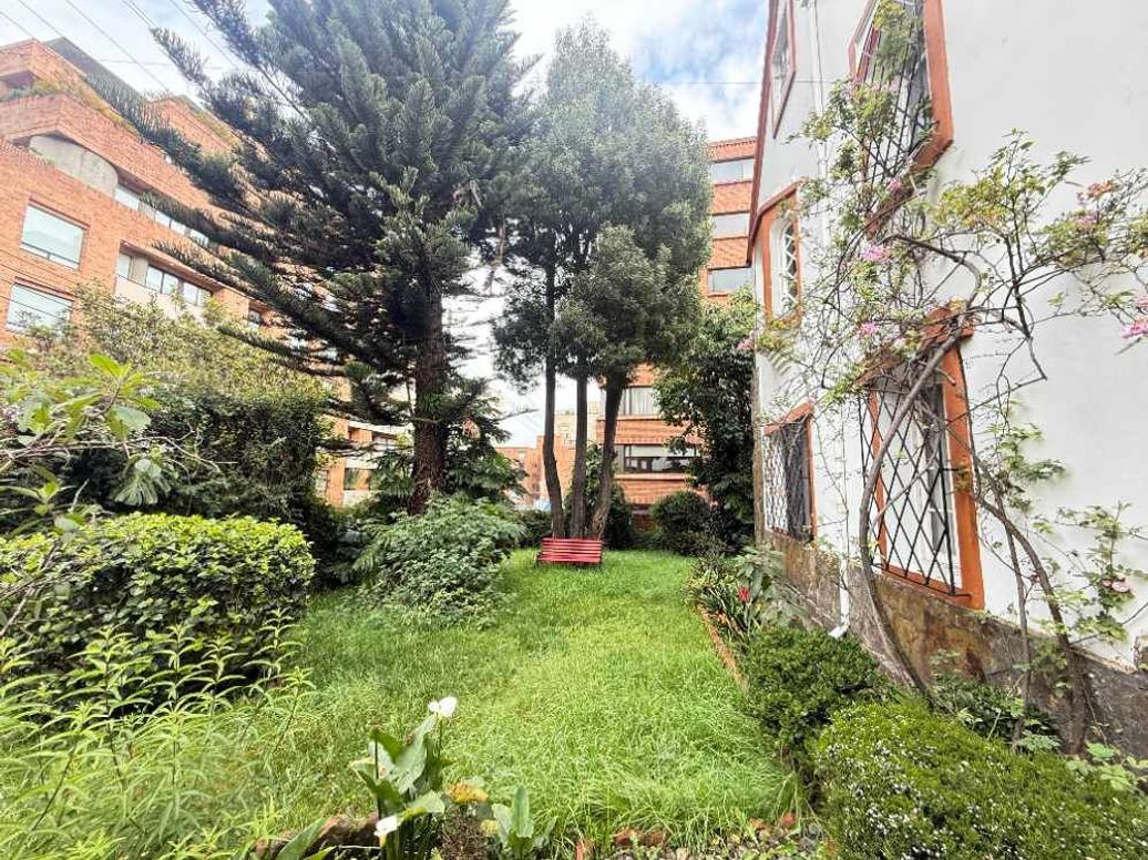 Casa de 3 alcobas en venta en Bellavista, Bogotá, 384 m² · foto 3 de 20