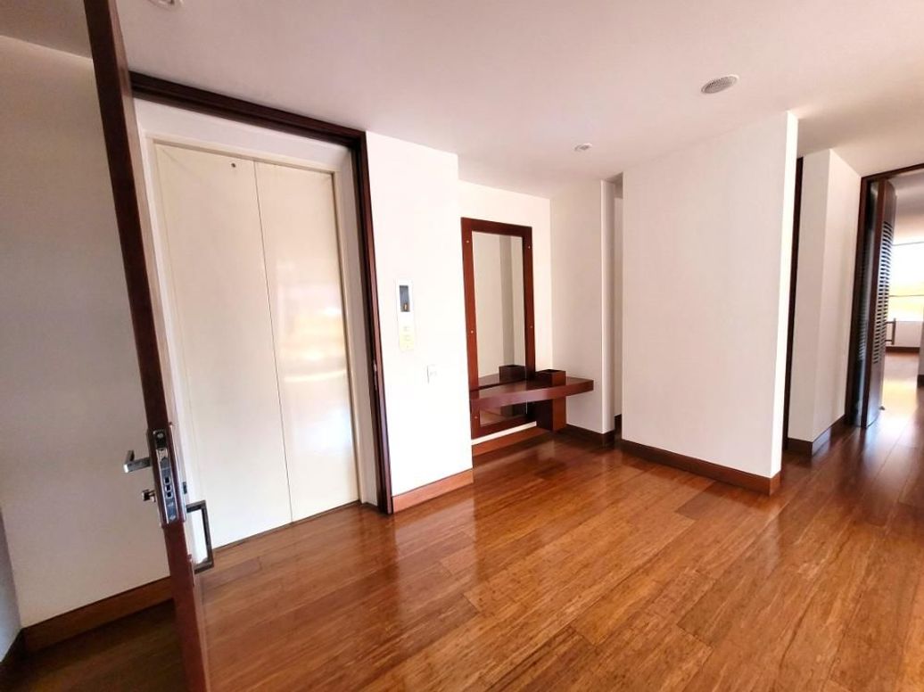 Apartamento de 3 alcobas en venta en Pelodo Del Contry, Bogotá, 268 m² · foto 3 de 20