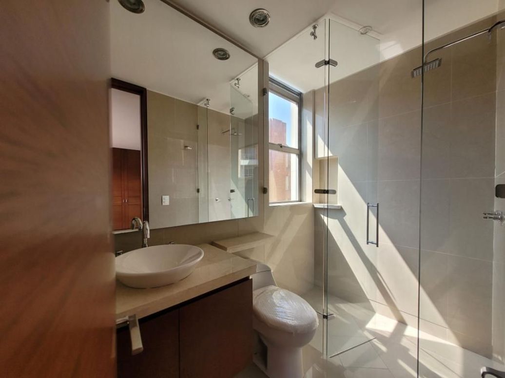 Apartamento de 3 alcobas en venta en Pelodo Del Contry, Bogotá, 268 m² · foto 12 de 20