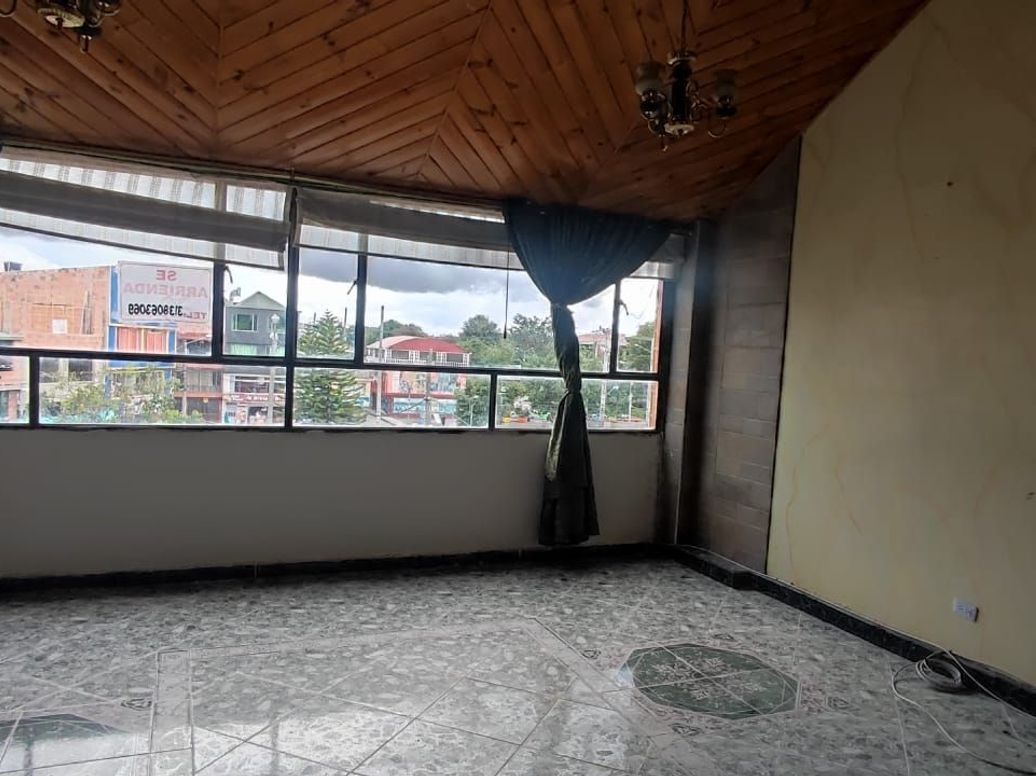 Casa de 6 alcobas en venta en La Gaitana, Bogotá, 168 m² · foto 3 de 5