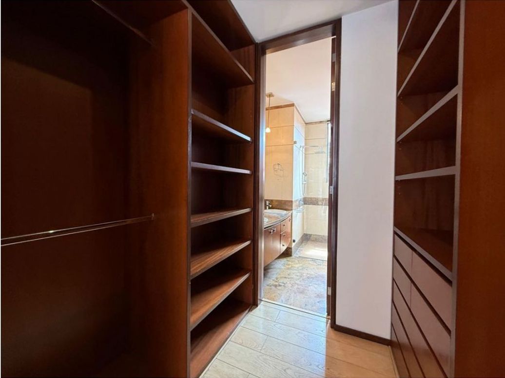 Apartamento de 3 alcobas en venta en Chico Norte Et. Ii, Bogotá, 209 m² · foto 5 de 6