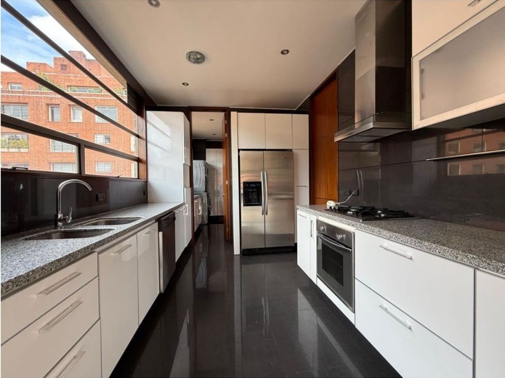 Apartamento de 3 alcobas en venta en Chico Norte Et. Ii, Bogotá, 209 m² · foto 2 de 6