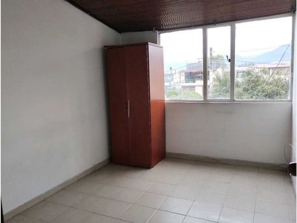 Casa de 6 alcobas en venta en Quiroga Central, Bogotá, 240 m² · foto 5 de 9