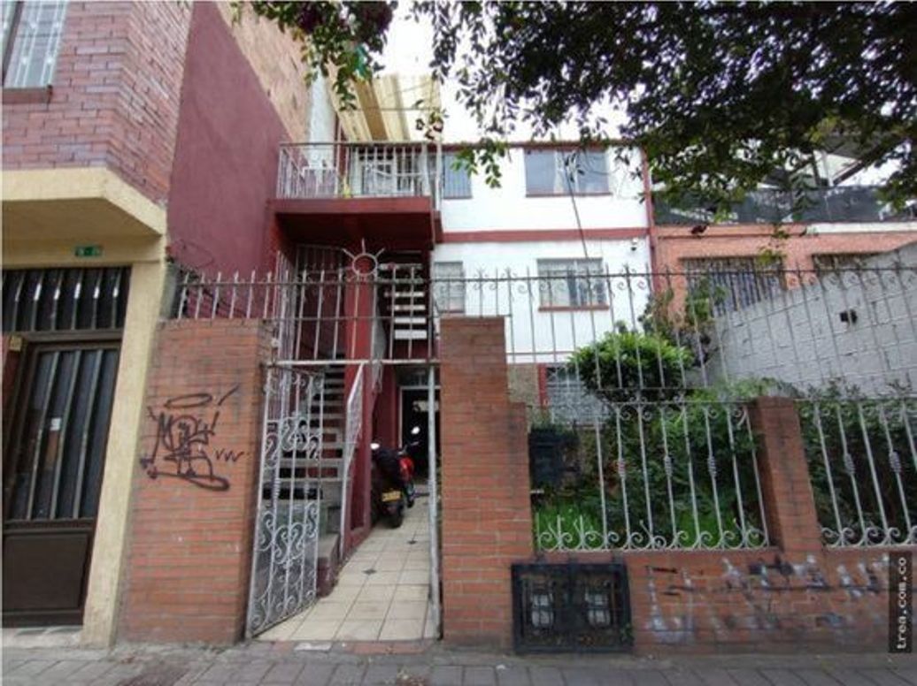 Casa de 6 alcobas en venta en Quiroga Central, Bogotá, 240 m² · foto 3 de 9