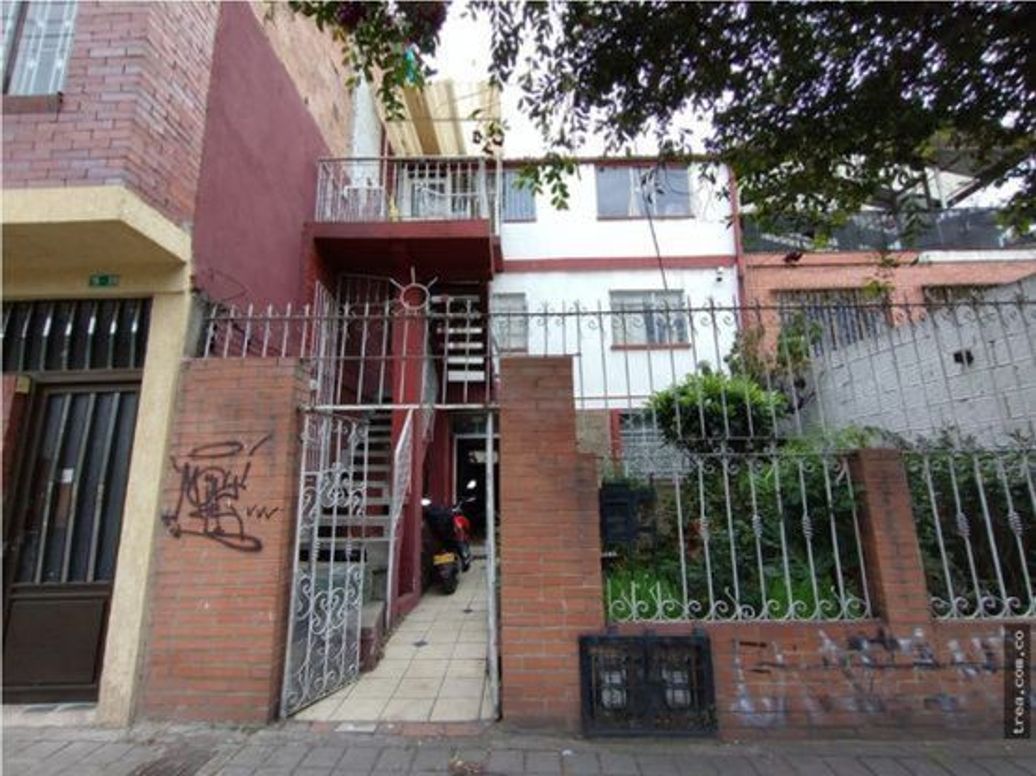 Casa de 6 alcobas en venta en Quiroga Central, Bogotá, 240 m² · foto 2 de 9