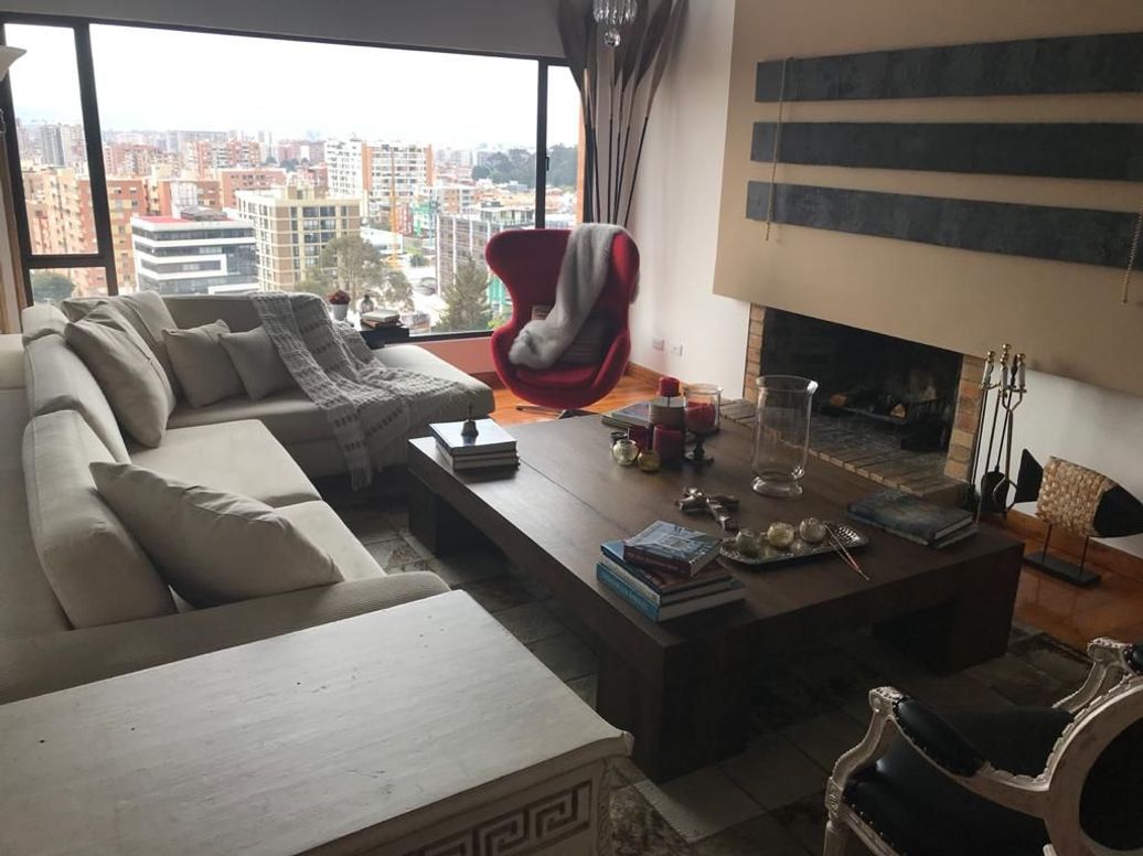 Apartamento de 4 alcobas en venta en Sierras Del Moral, Bogotá, 256 m² · foto 2 de 19