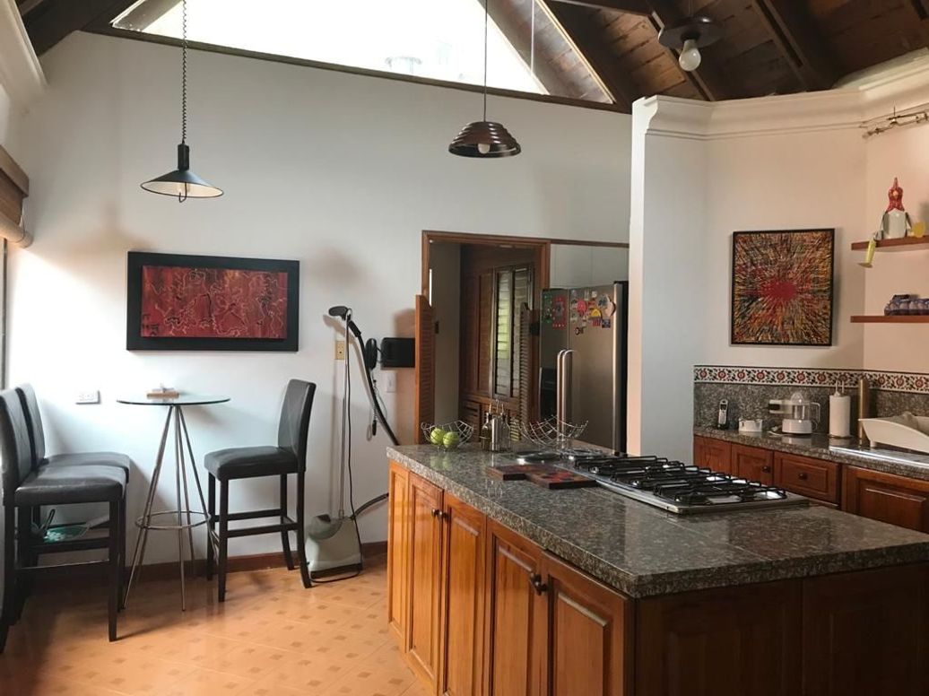 Apartamento de 4 alcobas en venta en Sierras Del Moral, Bogotá, 256 m² · foto 3 de 19