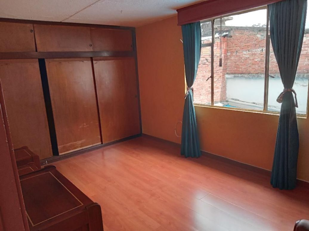 Casa de 8 alcobas en venta en Ciudad Jardín Sur, Bogotá, 218 m² · foto 5 de 11