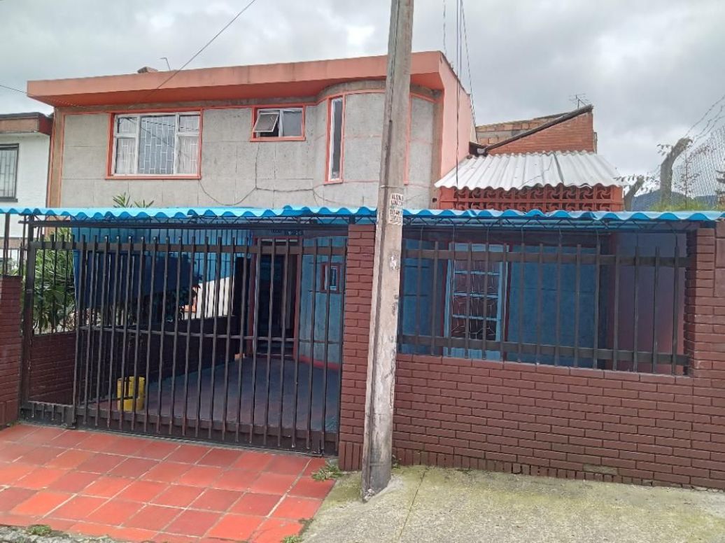 Casa de 8 alcobas en venta en Ciudad Jardín Sur, Bogotá, 218 m² · foto 7 de 11