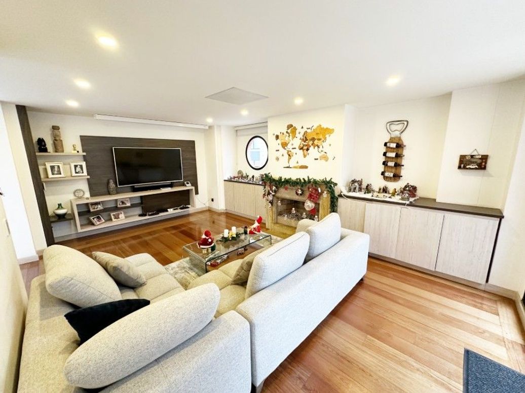 Apartamento de 4 alcobas en venta en Santa Bibiana, Bogotá, 340 m² · foto 2 de 12