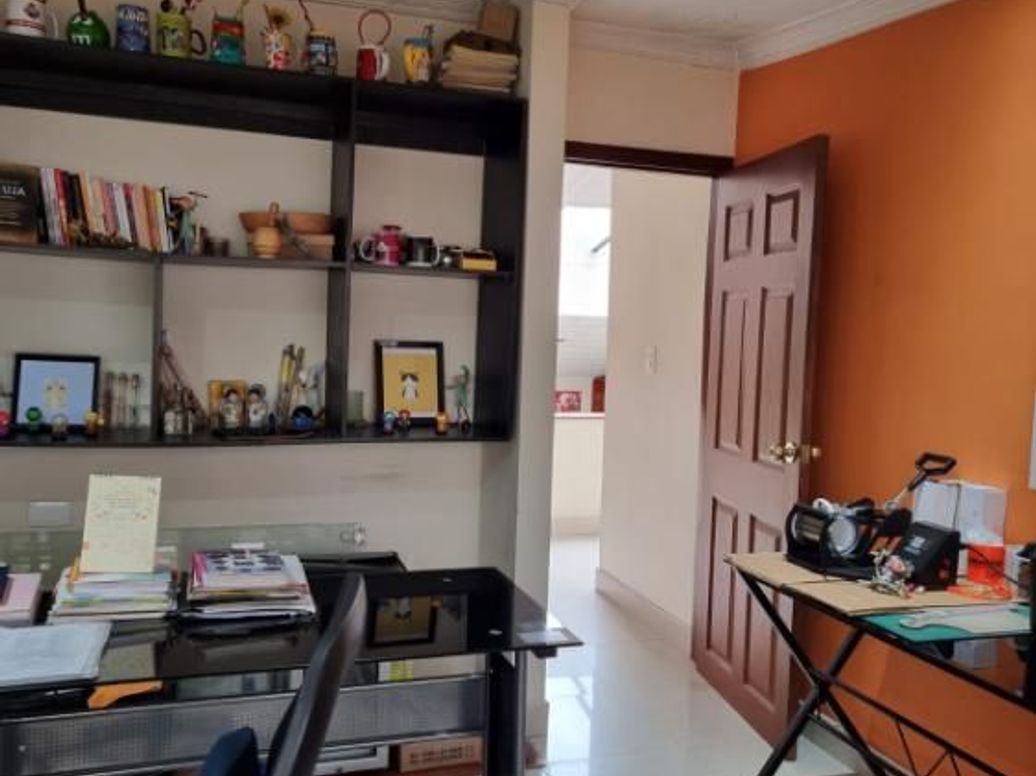 Apartamento de 6 alcobas en venta en Normandía, Bogotá, 300 m² · foto 9 de 15
