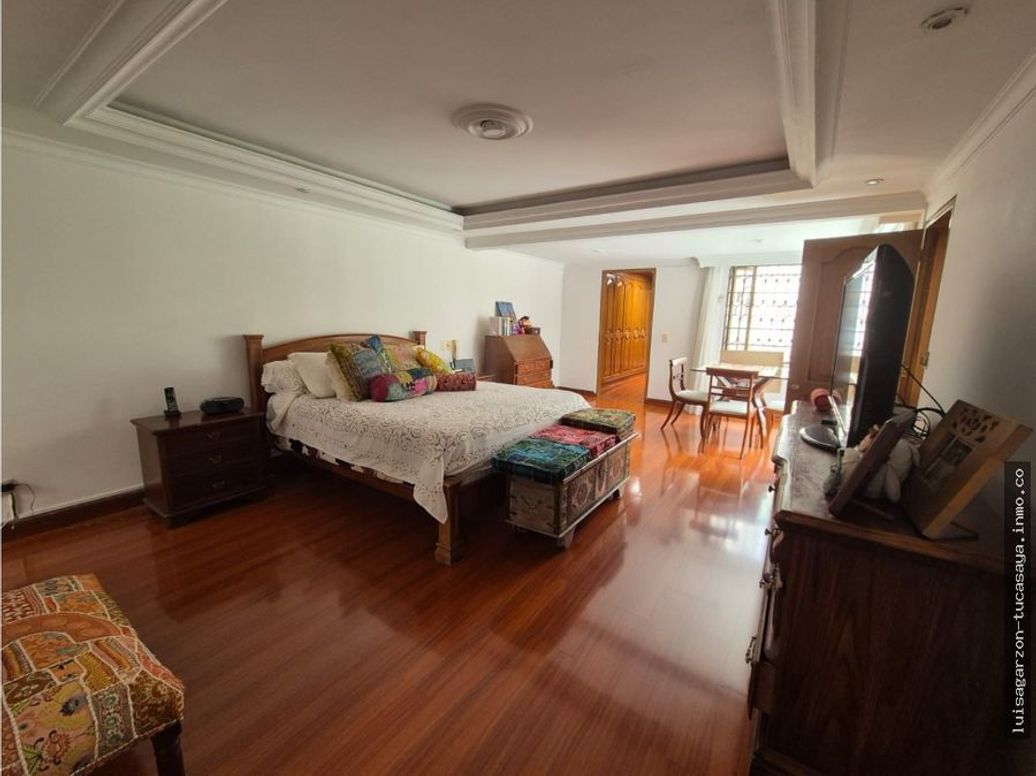 Casa de 3 alcobas en venta en Cerros De Santa Barbara, Bogotá, 390 m² · foto 9 de 17